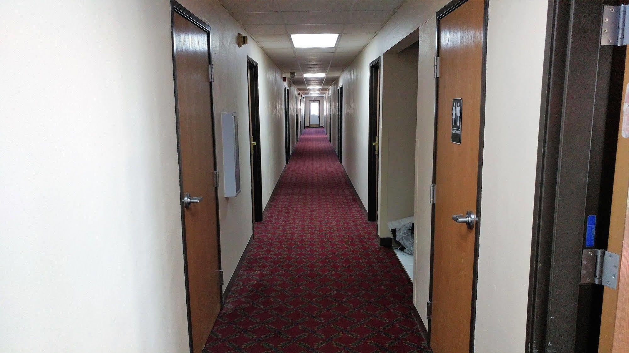 Red Carpet Inn - Windom المظهر الخارجي الصورة
